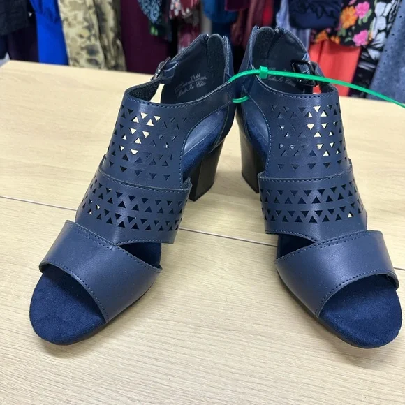Easy Street Women’s Adara Navy Heeled Sandal Size 7.5 W NWOT - Picture 6 of 8